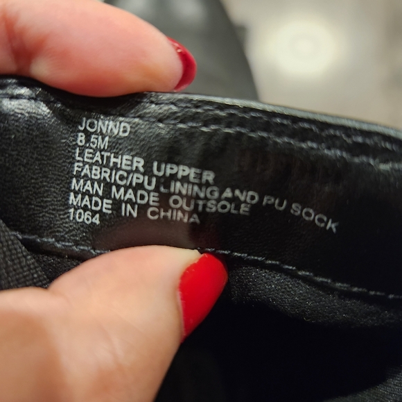 Steve Madden Black Upper Leather Ankle/Chelsea Boots - Picture 5 of 5